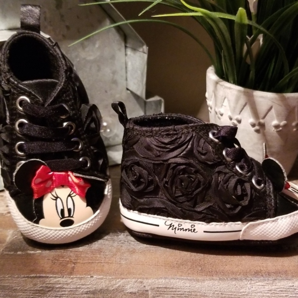 infants Minnie mouse shoes size 2